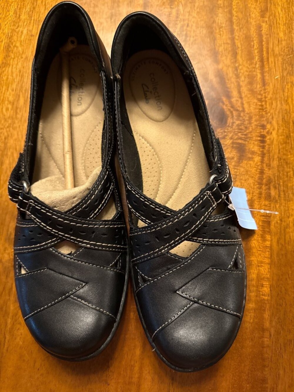Clarks Collection Black Leather Slip-On Shoes With Cutout Design Womens Size 9.5